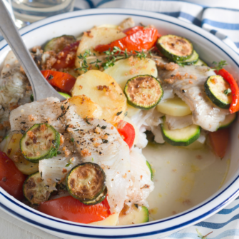 Pesce al forno estivo: il tian di platessa e patate