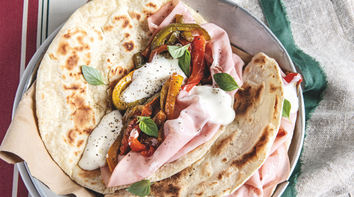 Piadina con mortadella, squacquerone e peperoni agrodolci