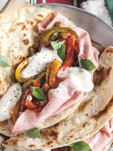 Piadina con mortadella, squacquerone e peperoni agrodolci