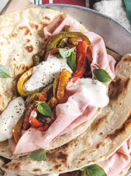 Piadina con mortadella, squacquerone e peperoni agrodolci
