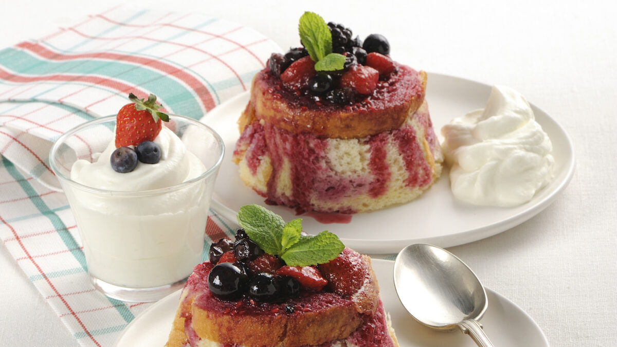 Pudding estivo ai frutti di bosco senza cottura