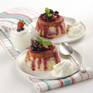 Pudding estivo ai frutti di bosco senza cottura