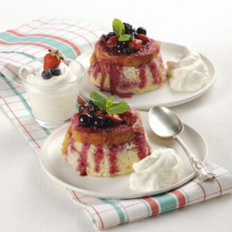 Pudding estivo ai frutti di bosco senza cottura
