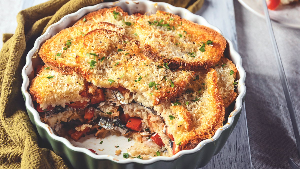 Sarde al forno in tortiera con pane e pecorino