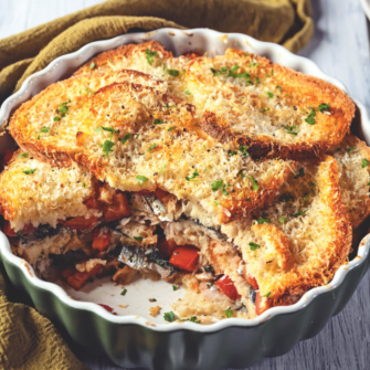 Sarde al forno in tortiera con pane e pecorino