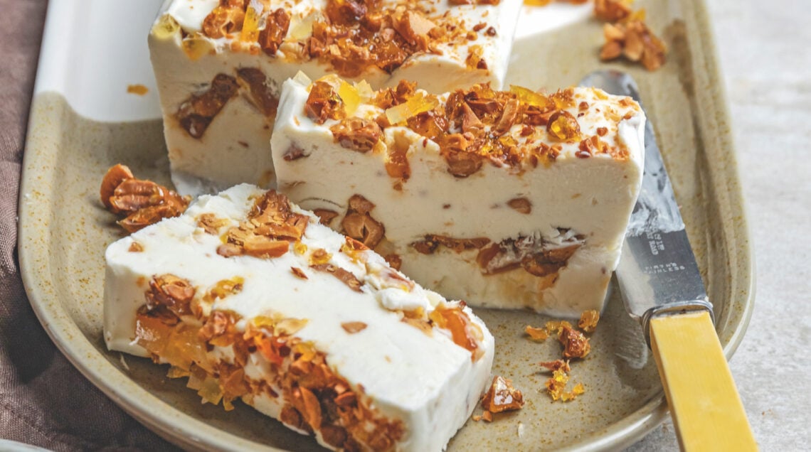 Semifreddo alla ricotta con croccante di arachidi