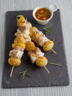 Spiedini di pescatrice alla pancetta