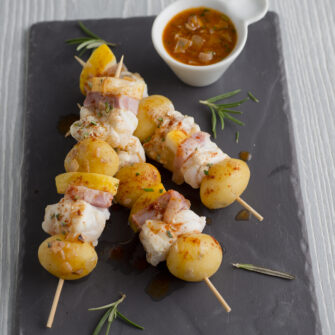 Spiedini di pescatrice alla pancetta