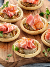 Tartellette salate alle melanzane e pancetta