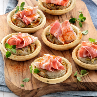 Tartellette salate alle melanzane e pancetta