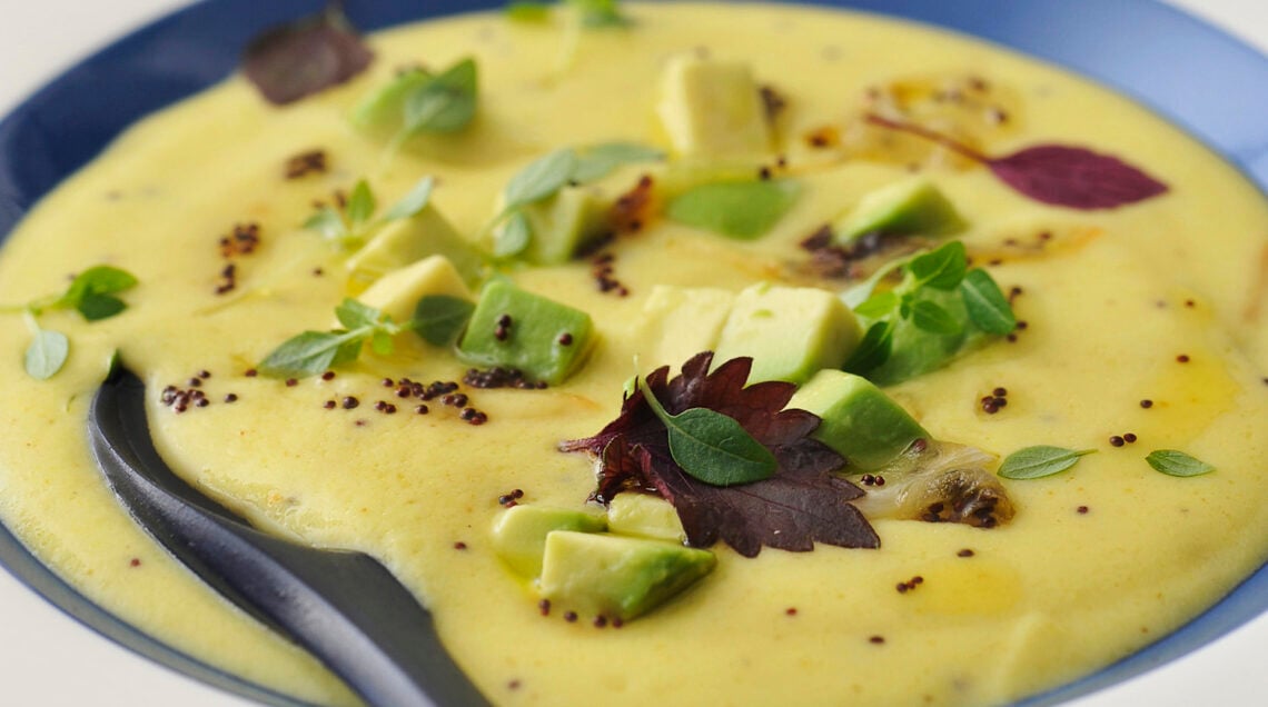 Zuppa fredda di ceci al curry e kefir