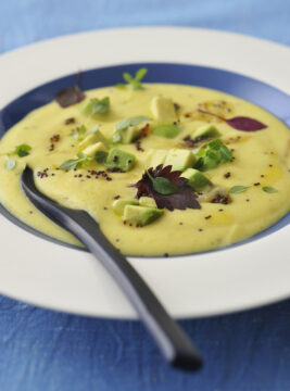 Zuppa fredda di ceci al curry e kefir