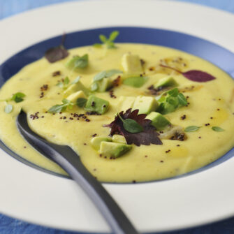 Zuppa fredda di ceci al curry e kefir