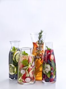 caraffe con acque aromatizzate