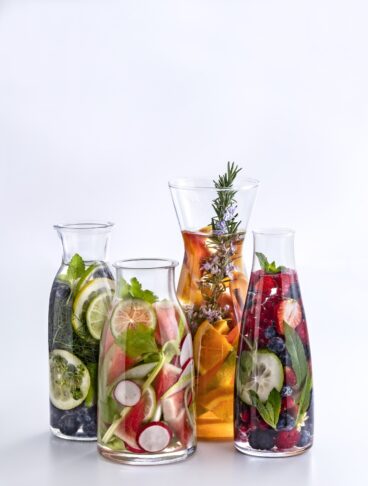 caraffe con acque aromatizzate