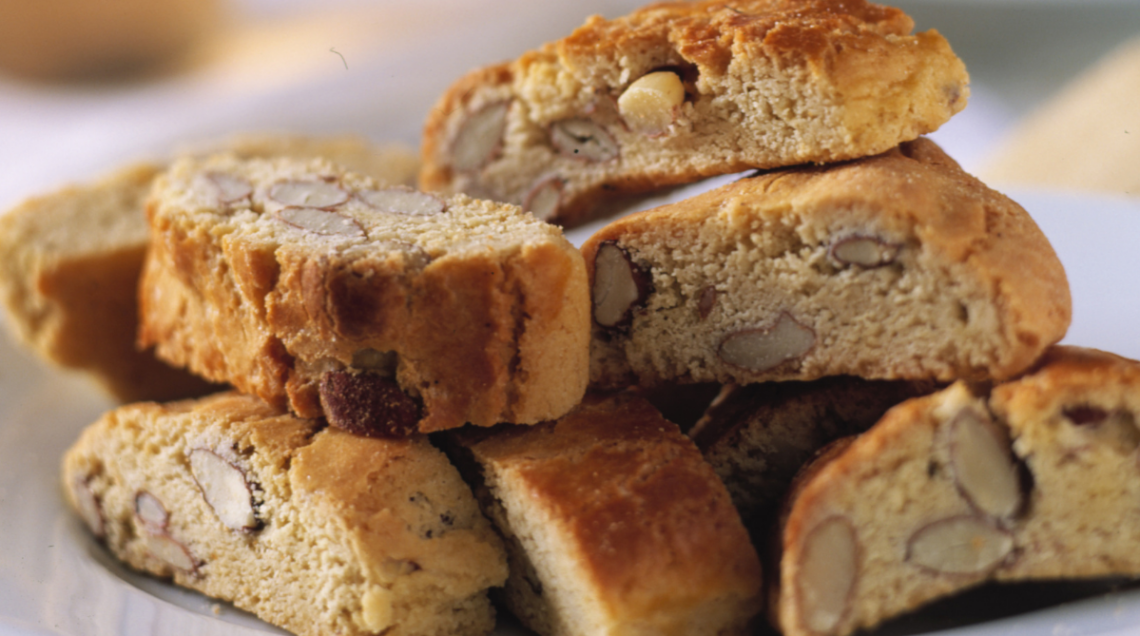 cantucci disposti uno sull'altro