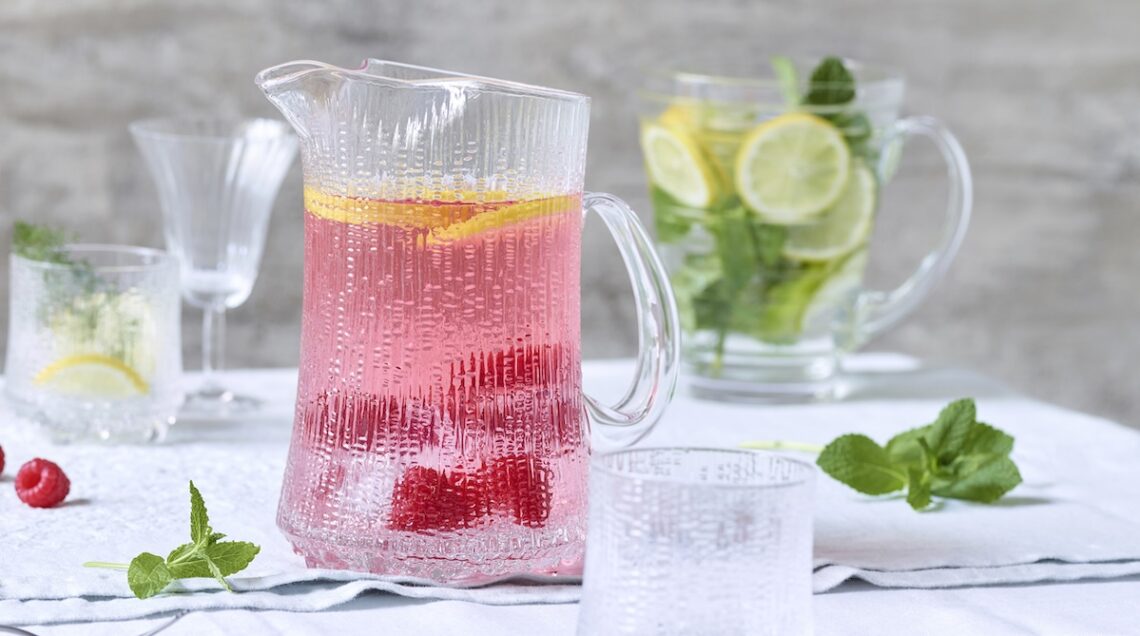 caraffe con acque aromatizzate