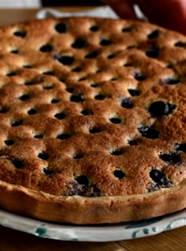 crostata con crema frangipane e mirtilli