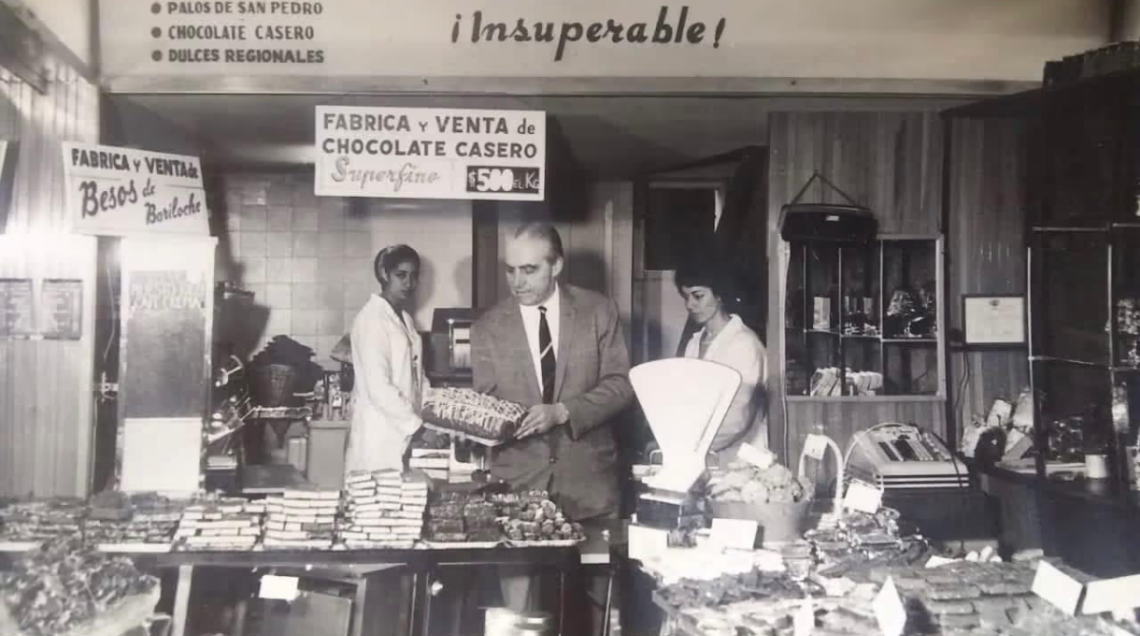 Vecchia foto della cioccolateria artigianale Rapanui della famiglia Fenoglio