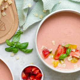 gazpacho di fragole, pomodori, cetriolo e grana padano dop