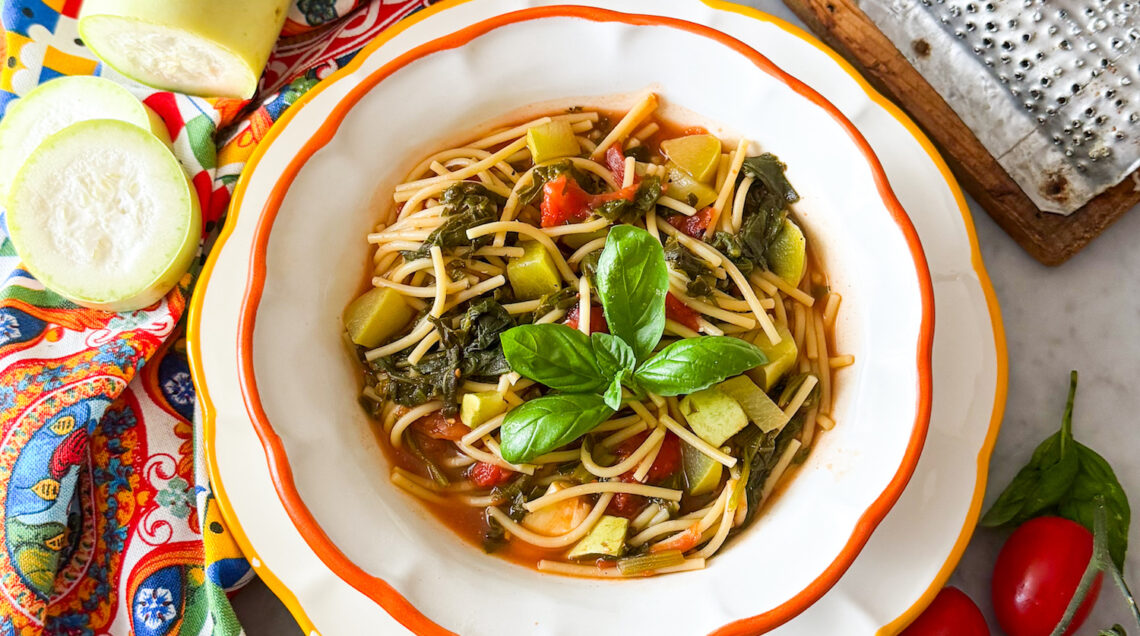 pasta con tenerumi zucchine pomodori pecorino basilico