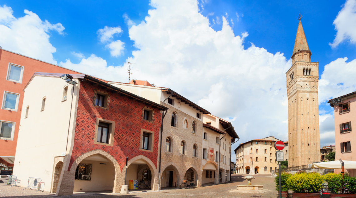 Scorcio del centro storico di Pordenone: Piazza San Marco