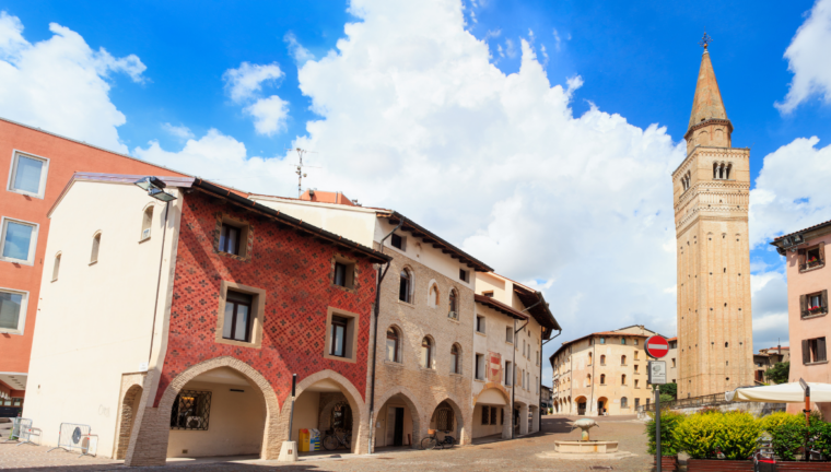 Scorcio del centro storico di Pordenone: Piazza San Marco