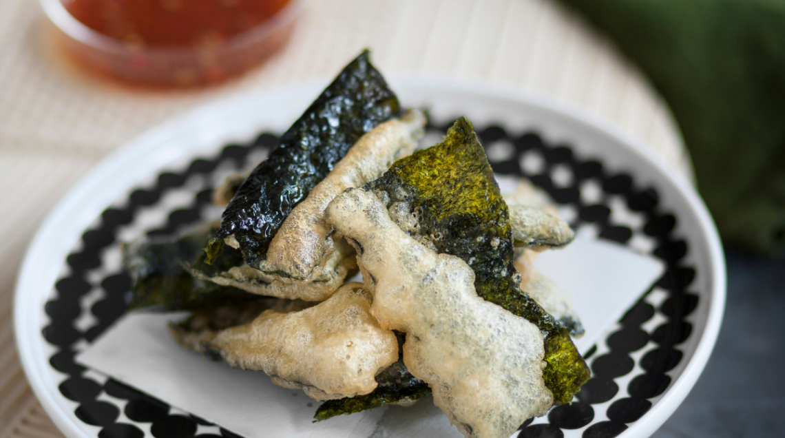 Tempura di alghe nori con salsa di soia