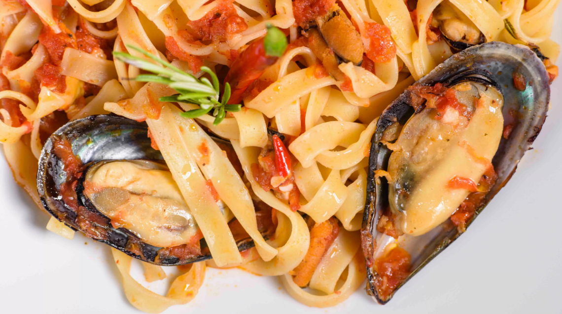 Scialatielli con due cozze con guscio, primo piatto amalfitano