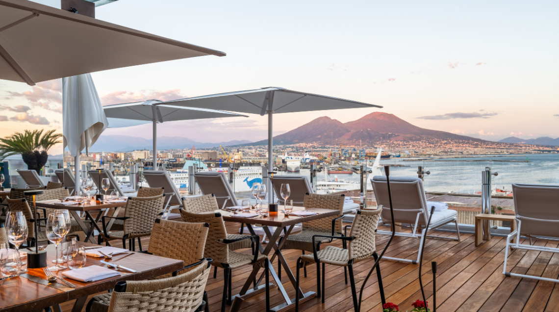 Vista dalla terrazza Krug del Romeo di Napoli