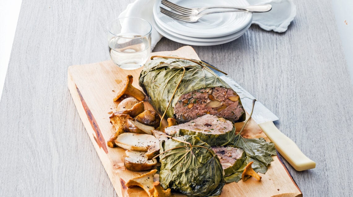 Polpettone fasciato in foglie di vite