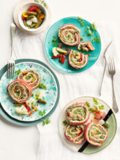 di carpaccio, con sottaceti e salsa verde
