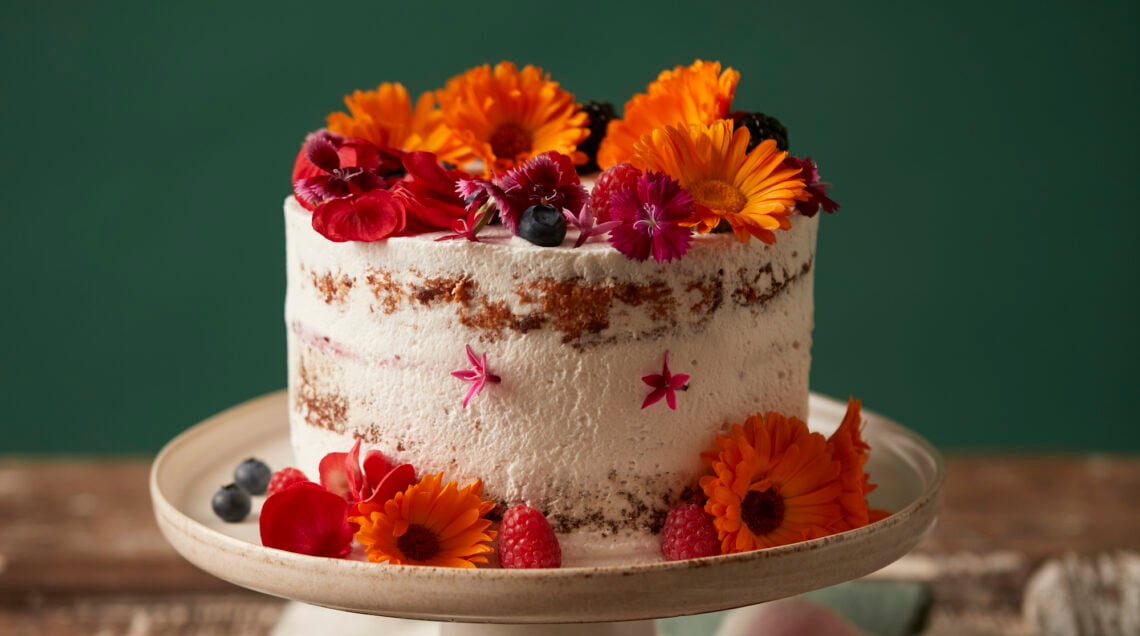 Torta gluten free a strati al limone e frutti di bosco