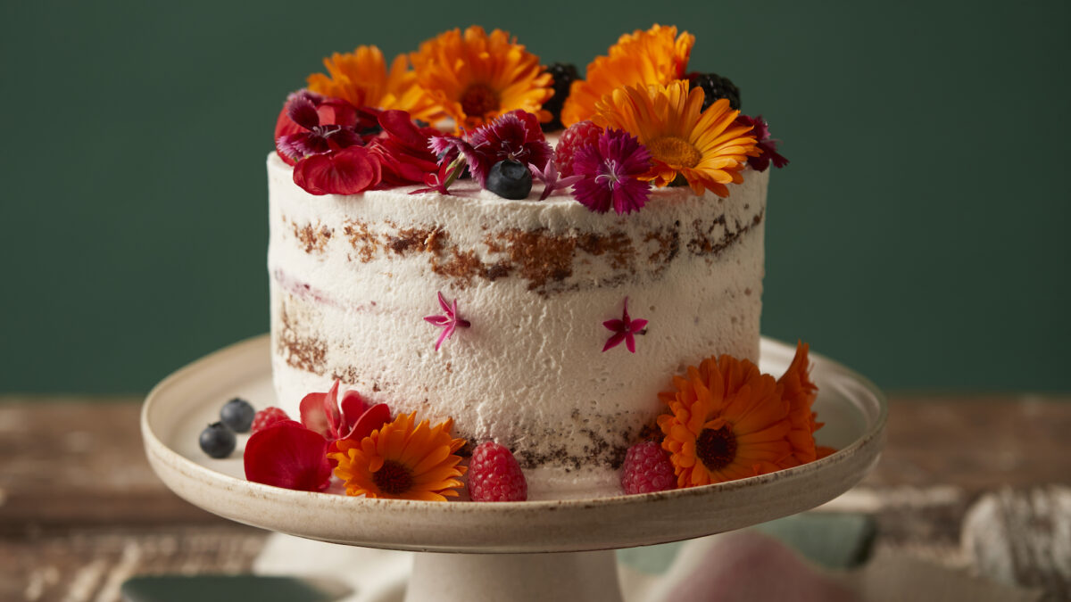 Torta gluten free a strati al limone e frutti di bosco