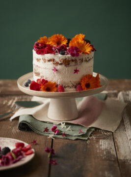 Torta gluten free a strati al limone e frutti di bosco