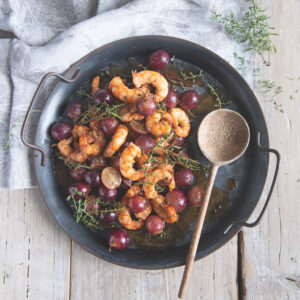 Mazzancolle al Vermouth con uva e scalogni