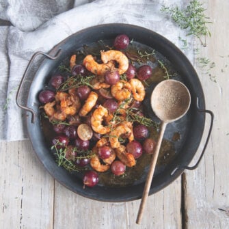 Mazzancolle al Vermouth con uva e scalogni