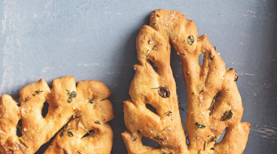 Fougasse provenzale alle olive con pomodori secchi
