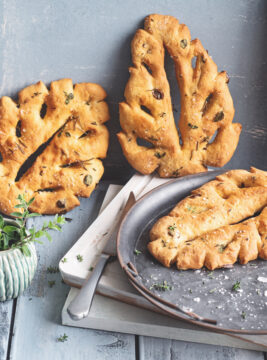 Fougasse provenzale alle olive con pomodori secchi