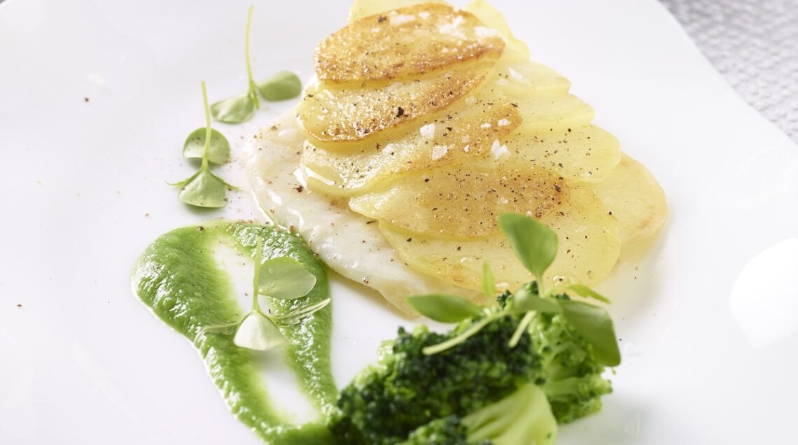 Rombo in crosta di patate con crema di broccoletti
