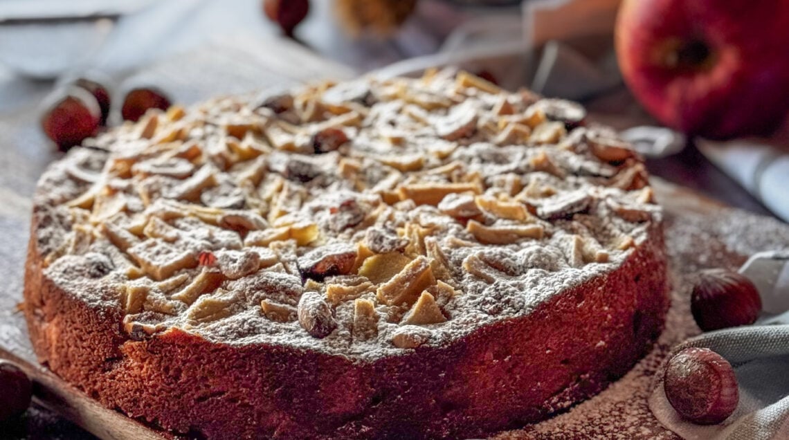 Torta di mele e nocciole