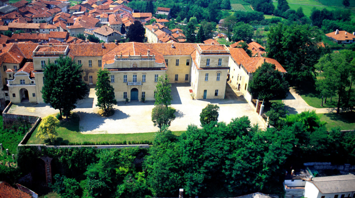 SanGiorgio canavese visto dall&rsquo;alto con in primo piano il Castello di Biandrate