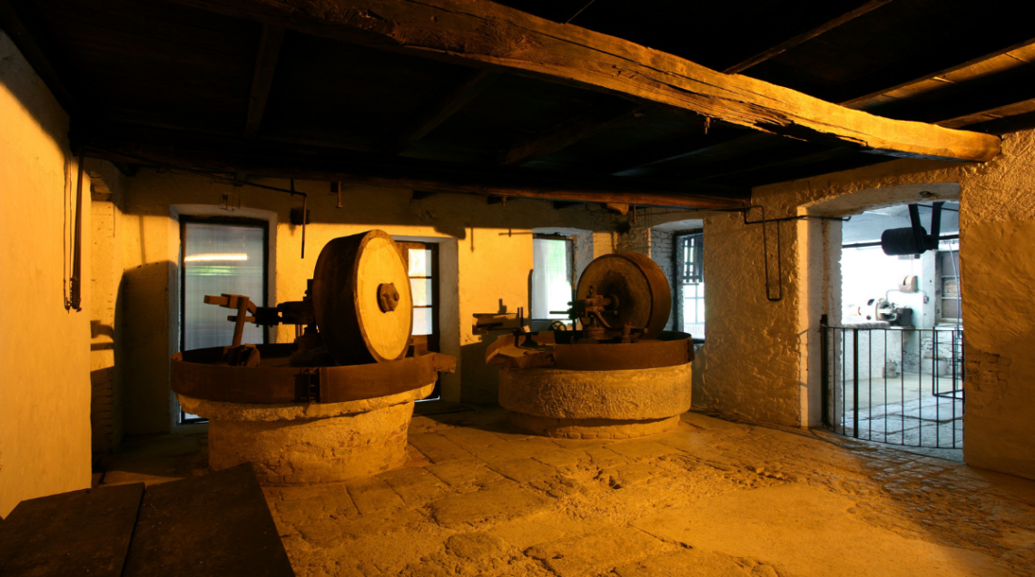 Le macine conservate nella parte museale della fornace Pagliero