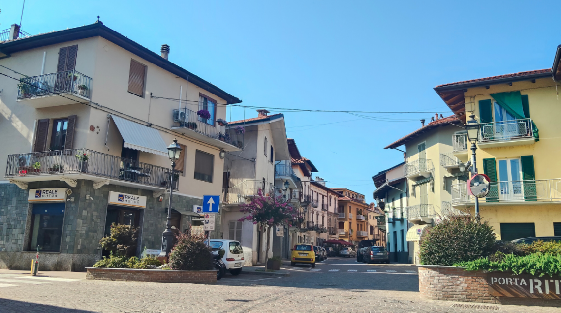 L&rsquo;entrata in San Giorgio dallo storico quartiere di Ritania che prende il nome dal vicino rio