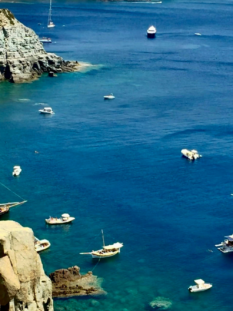Vista dall'alto della costa di Carloforte
