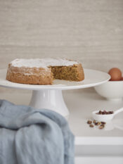 caprese al pistacchio e cioccolato bianco