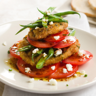 millefoglie di cotolette con pomodori e fagiolini