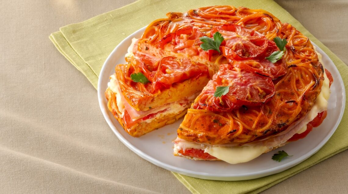 frittata di pasta con pomodori