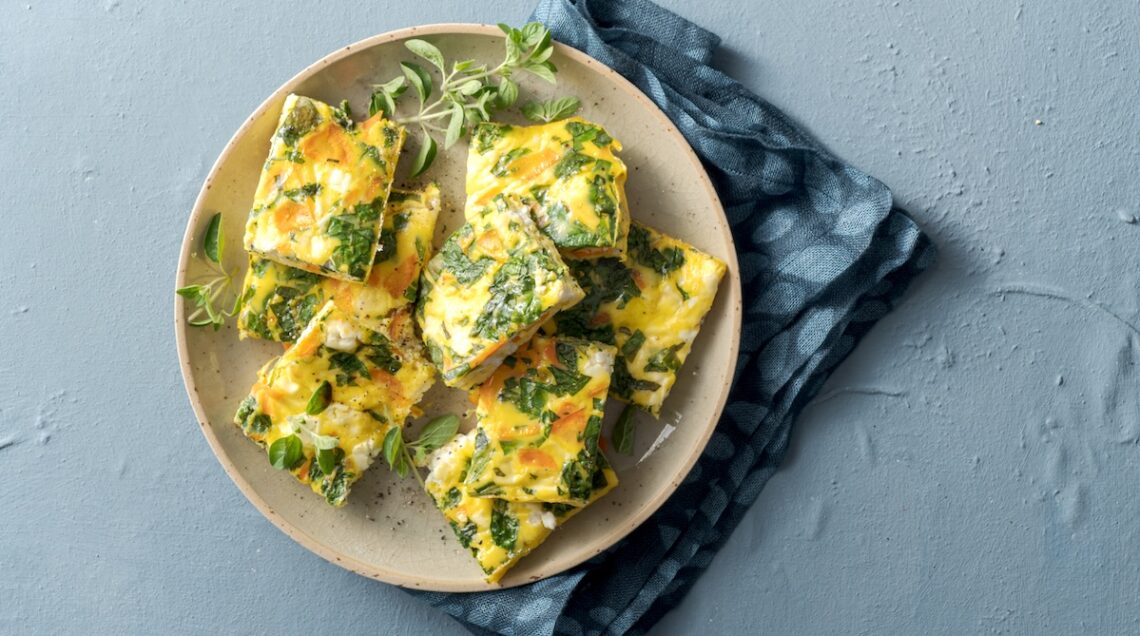 quadrotti di frittata con verdure e feta