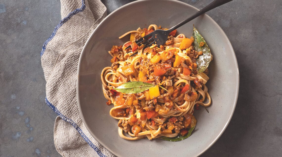 Tagliolini con ragù alla zucca e peperoni e manzo